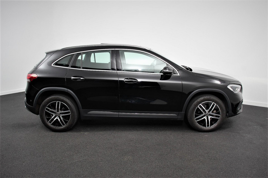 Mercedes-Benz GLA 200 163pk Automaat Progressive Premium | Panorama dak Half lederen bekleding Navigatie Camera Stoelverwarming Electrisch bedienbare achterklep Led