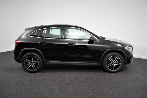 Mercedes-Benz GLA 200 163pk Automaat Progressive Premium | Panorama dak Half lederen bekleding Navigatie Camera Stoelverwarming Electrisch bedienbare achterklep Led