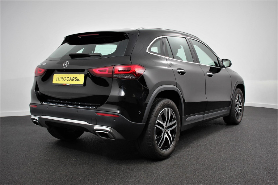 Mercedes-Benz GLA 200 163pk Automaat Progressive Premium | Panorama dak Half lederen bekleding Navigatie Camera Stoelverwarming Electrisch bedienbare achterklep Led