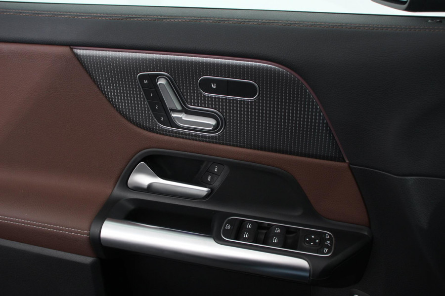 Mercedes-Benz GLA 200 163pk Automaat Progressive Premium | Panorama dak Half lederen bekleding Navigatie Camera Stoelverwarming Electrisch bedienbare achterklep Led