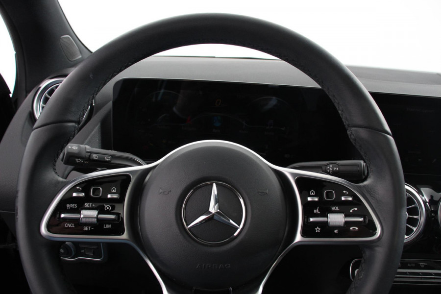 Mercedes-Benz GLA 200 163pk Automaat Progressive Premium | Panorama dak Half lederen bekleding Navigatie Camera Stoelverwarming Electrisch bedienbare achterklep Led