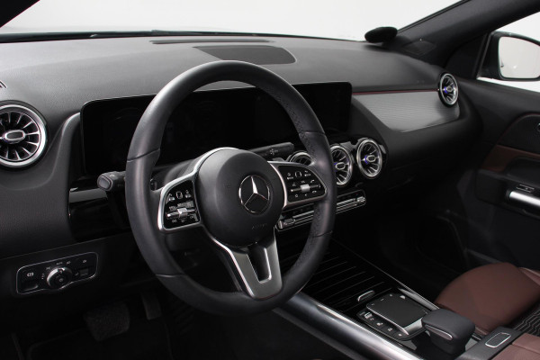 Mercedes-Benz GLA 200 163pk Automaat Progressive Premium | Panorama dak Half lederen bekleding Navigatie Camera Stoelverwarming Electrisch bedienbare achterklep Led