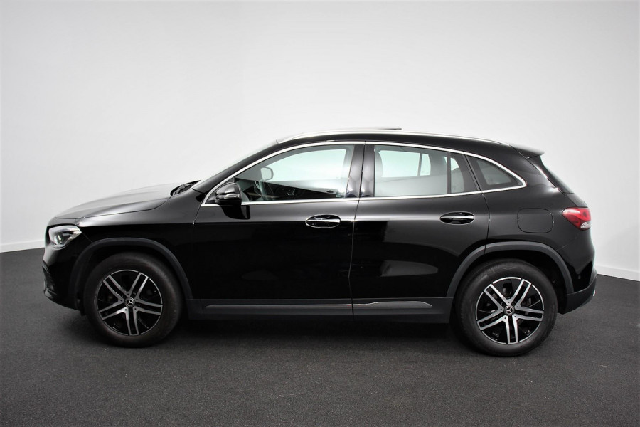 Mercedes-Benz GLA 200 163pk Automaat Progressive Premium | Panorama dak Half lederen bekleding Navigatie Camera Stoelverwarming Electrisch bedienbare achterklep Led