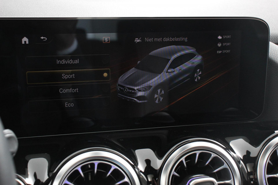 Mercedes-Benz GLA 200 163pk Automaat Progressive Premium | Panorama dak Half lederen bekleding Navigatie Camera Stoelverwarming Electrisch bedienbare achterklep Led