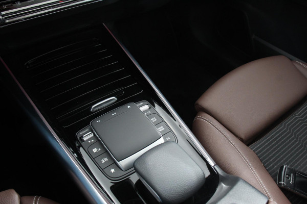 Mercedes-Benz GLA 200 163pk Automaat Progressive Premium | Panorama dak Half lederen bekleding Navigatie Camera Stoelverwarming Electrisch bedienbare achterklep Led