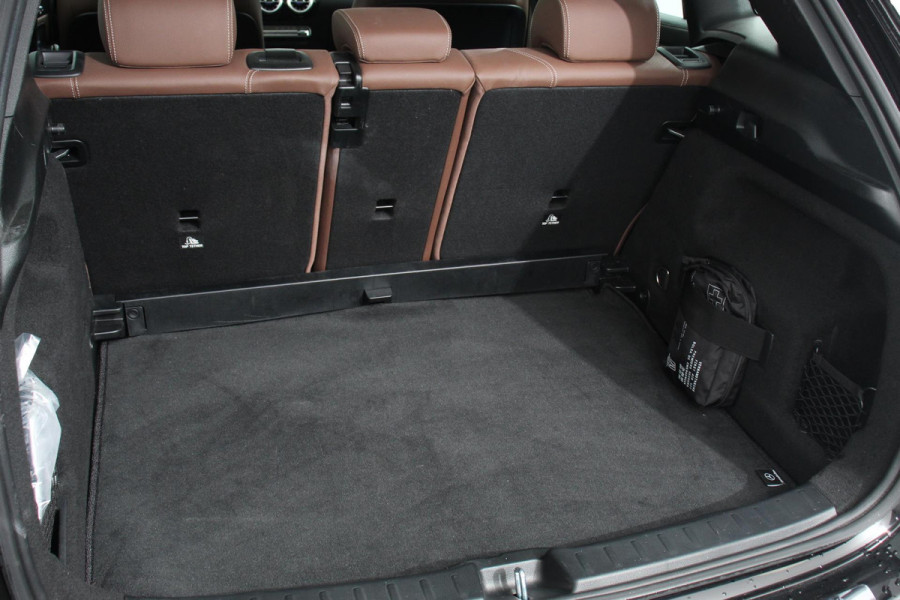Mercedes-Benz GLA 200 163pk Automaat Progressive Premium | Panorama dak Half lederen bekleding Navigatie Camera Stoelverwarming Electrisch bedienbare achterklep Led