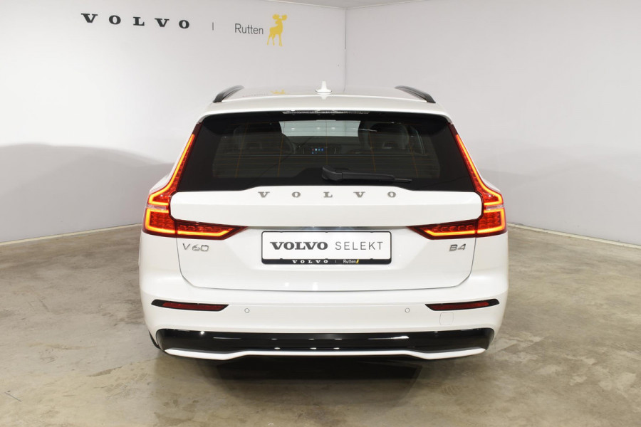 Volvo V60 B4 211PK Automaat Plus Dark / Driver assist / Moritz lederen bekleding / Elektrische stoelen / DAB+ / Google Navigatie