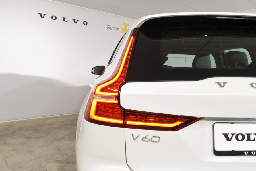 Volvo V60 B4 211PK Automaat Plus Dark / Driver assist / Moritz lederen bekleding / Elektrische stoelen / DAB+ / Google Navigatie