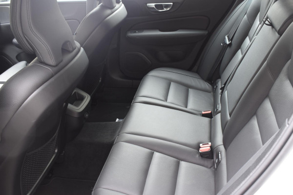 Volvo V60 B4 211PK Automaat Plus Dark / Driver assist / Moritz lederen bekleding / Elektrische stoelen / DAB+ / Google Navigatie