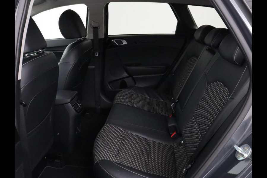 Kia Ceed 1.0 T-GDi DynamicPlusLine | Stoel & stuurverwarming | Trekhaak | Adaptive cruise | Camera | Half leder | Keyless | Full LED | Carplay | Navigatie | Climate control | Parkeerhulp