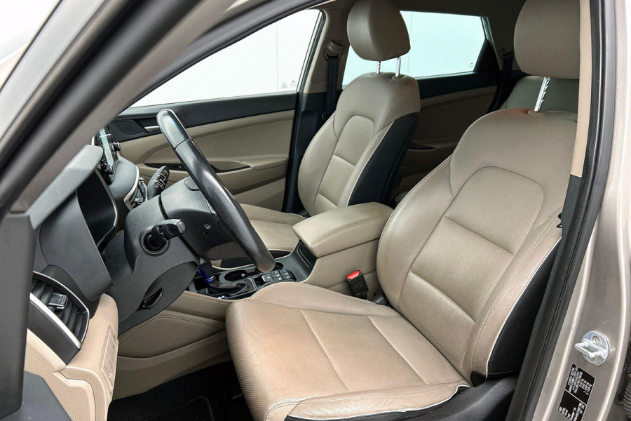 Hyundai Tucson 1.6 T-GDI Comfort(Goed onderH, Carplay, StoelV, Camera, Trekhaak, Navi, Elektrische stoelen, Parkeersensoren, Etc)