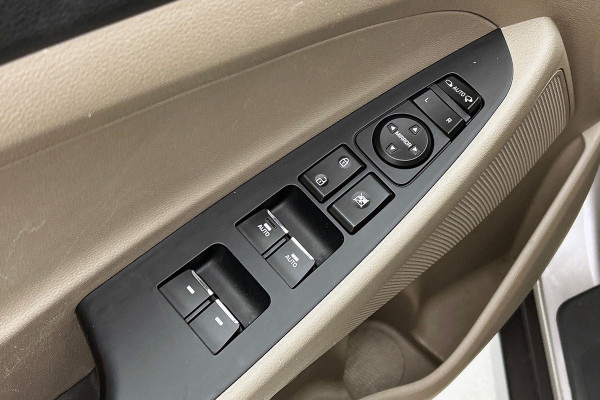 Hyundai Tucson 1.6 T-GDI Comfort(Goed onderH, Carplay, StoelV, Camera, Trekhaak, Navi, Elektrische stoelen, Parkeersensoren, Etc)