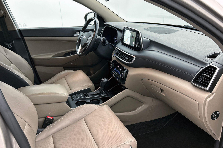Hyundai Tucson 1.6 T-GDI Comfort(Goed onderH, Carplay, StoelV, Camera, Trekhaak, Navi, Elektrische stoelen, Parkeersensoren, Etc)