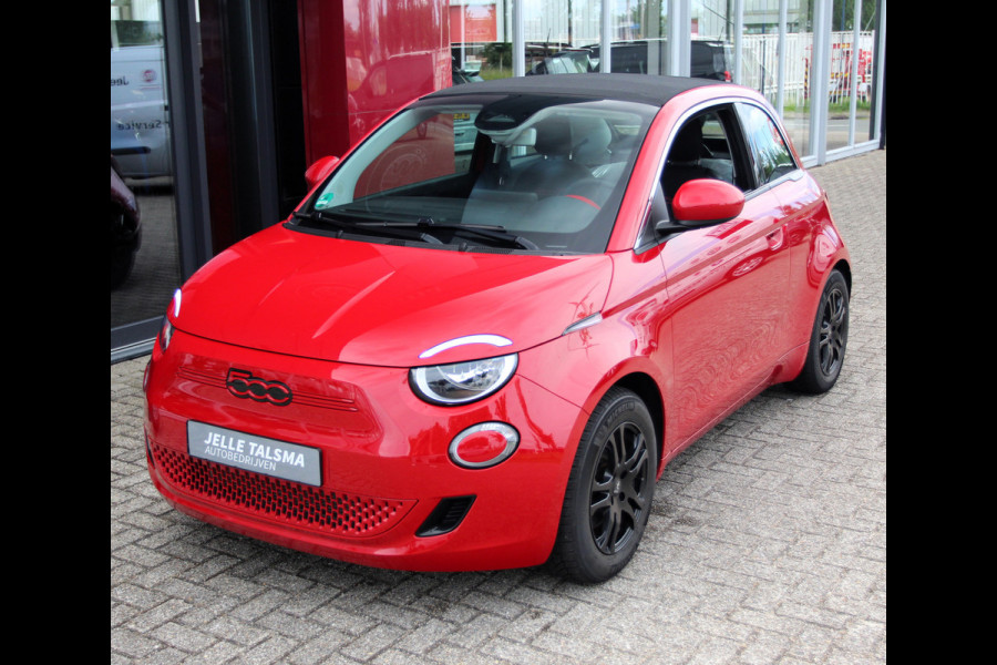 Fiat 500E RED 42 kWh Cabrio | Apple Carplay | Camera | Rijstrooksensor | Stoelverwarming voor