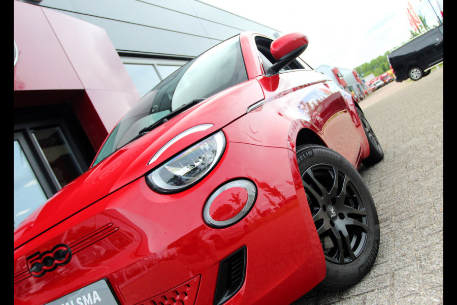 Fiat 500E RED 42 kWh Cabrio | Apple Carplay | Camera | Rijstrooksensor | Stoelverwarming voor