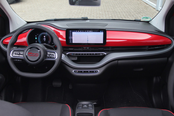 Fiat 500E RED 42 kWh Cabrio | Apple Carplay | Camera | Rijstrooksensor | Stoelverwarming voor