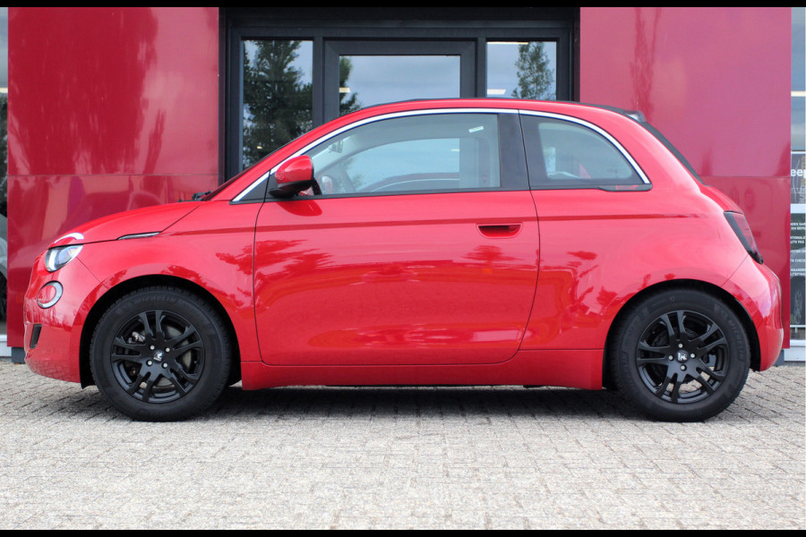 Fiat 500E RED 42 kWh Cabrio | Apple Carplay | Camera | Rijstrooksensor | Stoelverwarming voor