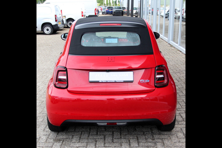 Fiat 500E RED 42 kWh Cabrio | Apple Carplay | Camera | Rijstrooksensor | Stoelverwarming voor