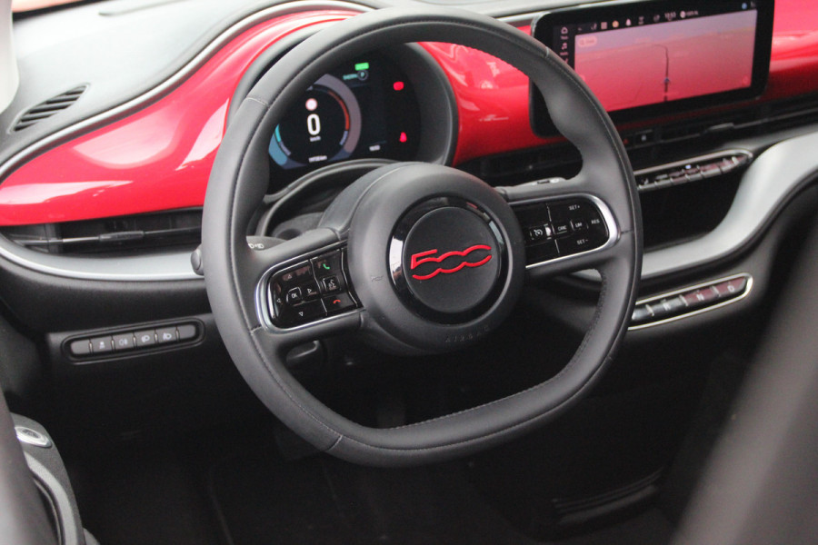 Fiat 500E RED 42 kWh Cabrio | Apple Carplay | Camera | Rijstrooksensor | Stoelverwarming voor