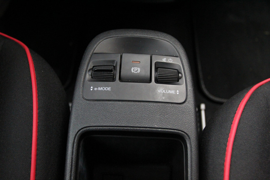 Fiat 500E RED 42 kWh Cabrio | Apple Carplay | Camera | Rijstrooksensor | Stoelverwarming voor