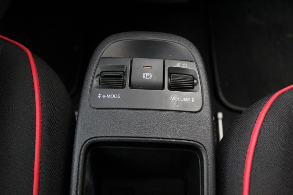 Fiat 500E RED 42 kWh Cabrio | Apple Carplay | Camera | Rijstrooksensor | Stoelverwarming voor