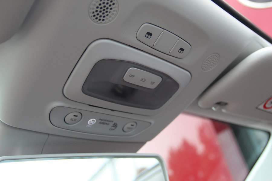 Fiat 500E RED 42 kWh Cabrio | Apple Carplay | Camera | Rijstrooksensor | Stoelverwarming voor