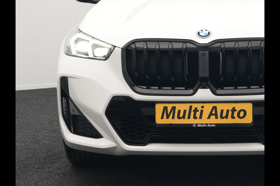 BMW X1 xDrive30e M-sport Plug in Hybrid 327pk PHEV | Adaptive Cruise | Head-up Display | 360 Camera | Carplay | Stoelen Verwarmd | Sfeerverlichting |