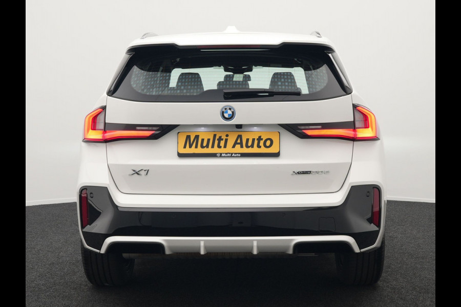 BMW X1 xDrive30e M-sport Plug in Hybrid 327pk PHEV | Adaptive Cruise | Head-up Display | 360 Camera | Carplay | Stoelen Verwarmd | Sfeerverlichting |
