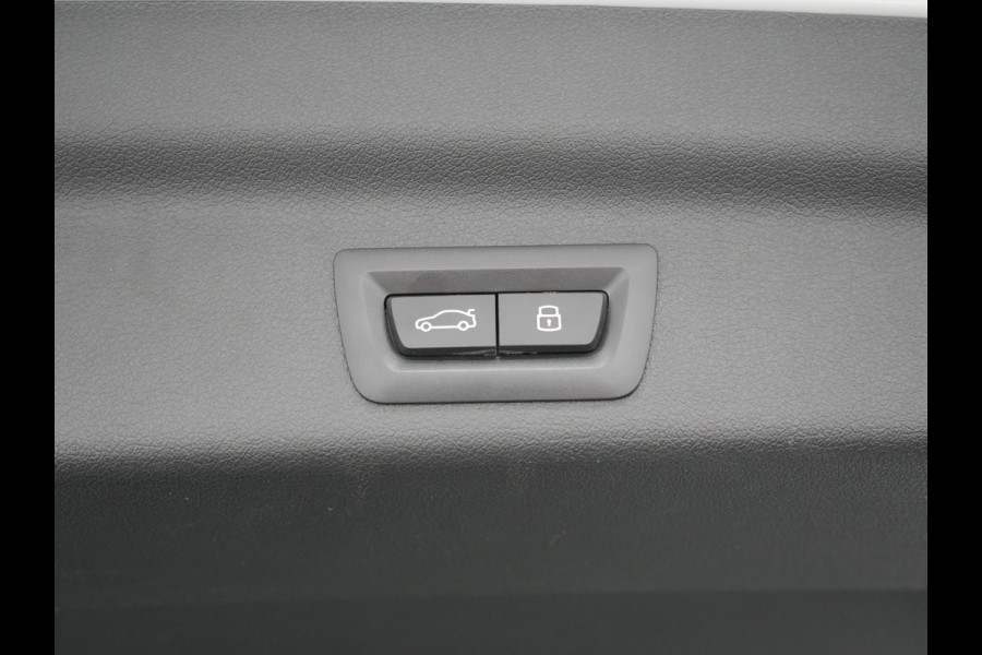 BMW X1 xDrive30e M-sport Plug in Hybrid 327pk PHEV | Adaptive Cruise | Head-up Display | 360 Camera | Carplay | Stoelen Verwarmd | Sfeerverlichting |