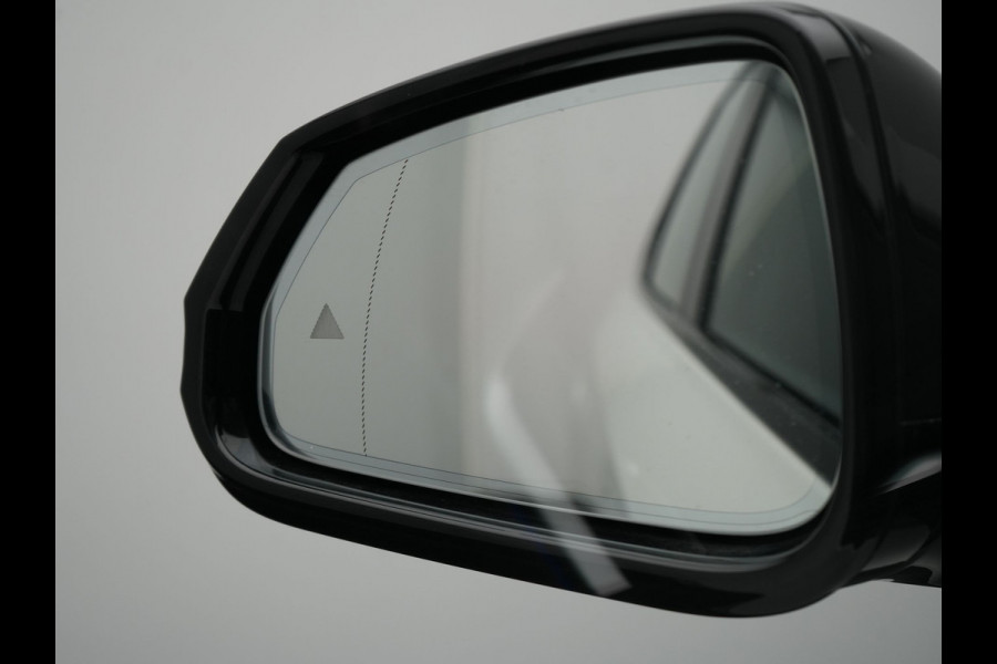 BMW X1 xDrive30e M-sport Plug in Hybrid 327pk PHEV | Adaptive Cruise | Head-up Display | 360 Camera | Carplay | Stoelen Verwarmd | Sfeerverlichting |