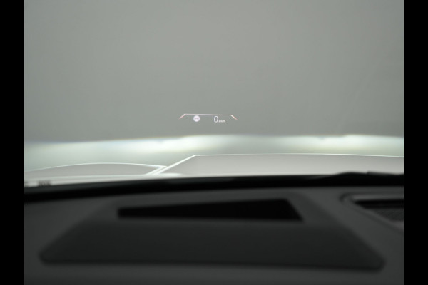 BMW X1 xDrive30e M-sport Plug in Hybrid 327pk PHEV | Adaptive Cruise | Head-up Display | 360 Camera | Carplay | Stoelen Verwarmd | Sfeerverlichting |