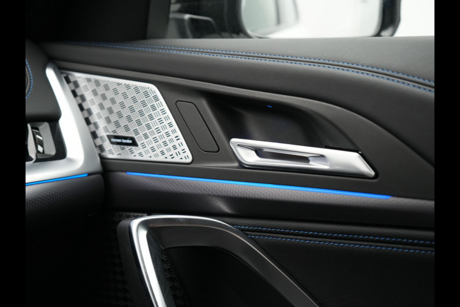 BMW X1 xDrive30e M-sport Plug in Hybrid 327pk PHEV | Adaptive Cruise | Head-up Display | 360 Camera | Carplay | Stoelen Verwarmd | Sfeerverlichting |