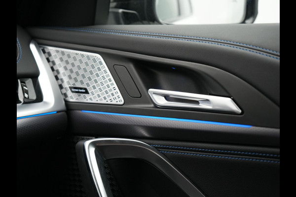 BMW X1 xDrive30e M-sport Plug in Hybrid 327pk PHEV | Adaptive Cruise | Head-up Display | 360 Camera | Carplay | Stoelen Verwarmd | Sfeerverlichting |