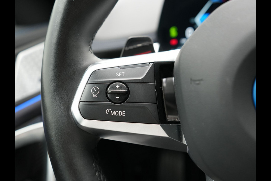 BMW X1 xDrive30e M-sport Plug in Hybrid 327pk PHEV | Adaptive Cruise | Head-up Display | 360 Camera | Carplay | Stoelen Verwarmd | Sfeerverlichting |