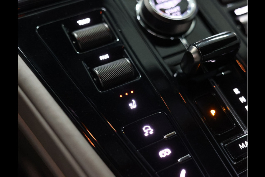 Aston Martin DB12 4.0 V8 | Minotaur Green - Performance seat