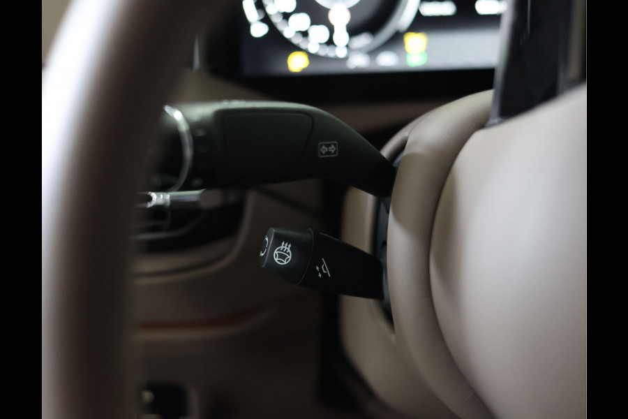 Aston Martin DB12 4.0 V8 | Minotaur Green - Performance seat