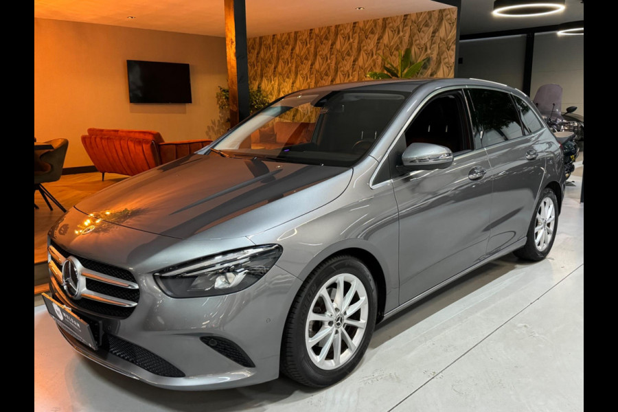 Mercedes-Benz B-Klasse 180 Business Solution Garantie Camera CarPlay PDC Sfeer Leder Lane Cruise Clima Navi Led Dab Rijklaar