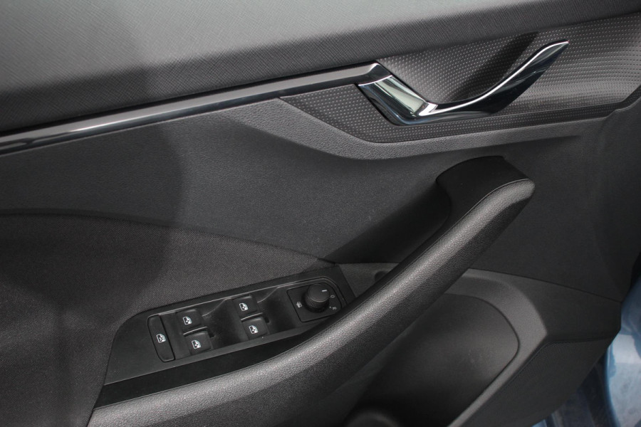 Škoda Kamiq 1.0 TSI Ambition 116 Pk Navigatie Cruise Control Lane Assist DAB LED Parkeer sensoren