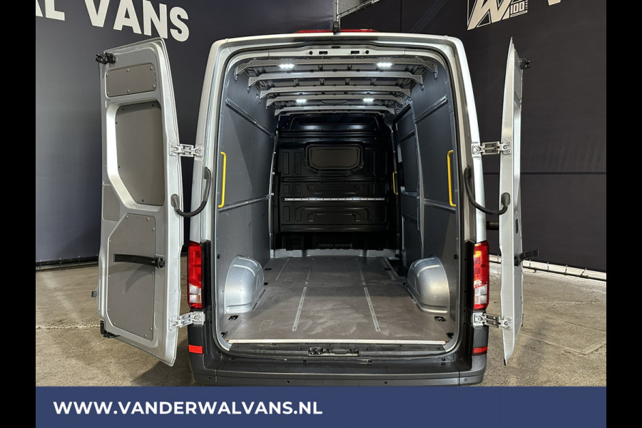 Volkswagen Crafter 2.0 TDI 141pk L3H3 L2H2 Euro6 Airco | Camera | Navigatie | Android Auto | Stoelverwarming Parkeersensoren, Bijrijdersbank, 3000kg trekvermogen, zilver