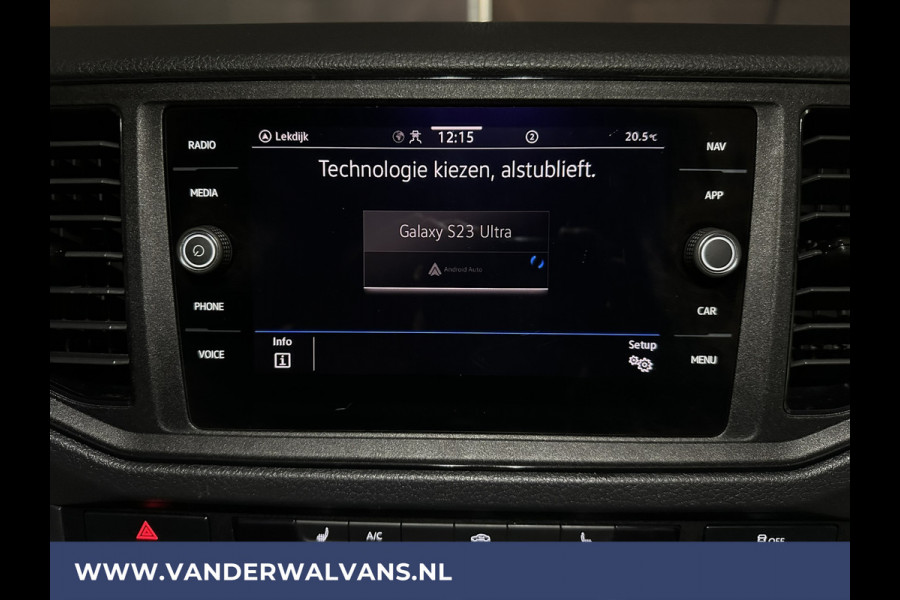 Volkswagen Crafter 2.0 TDI 141pk L3H3 L2H2 Euro6 Airco | Camera | Navigatie | Android Auto | Stoelverwarming Parkeersensoren, Bijrijdersbank, 3000kg trekvermogen, zilver
