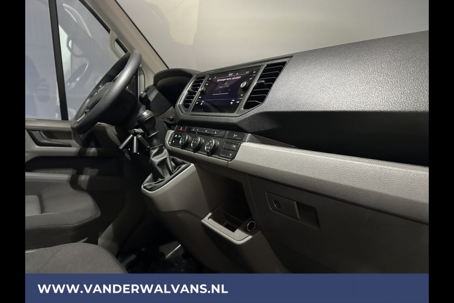 Volkswagen Crafter 2.0 TDI 141pk L3H3 L2H2 Euro6 Airco | Camera | Navigatie | Android Auto | Stoelverwarming Parkeersensoren, Bijrijdersbank, 3000kg trekvermogen, zilver