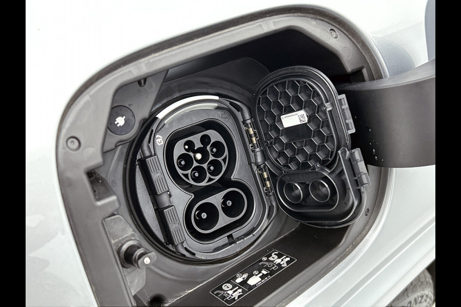 Mercedes-Benz EQA 250+ Business Solution AMG 71 kWh | Trekhaak | Nightpakket | Premium pakket | Parkeerpakket met 360°-camera | EASY PACK achterklep | KEYLESS-GO comfort pakket | Head-up display | Dodehoekassistent | Sfeerverlichting |