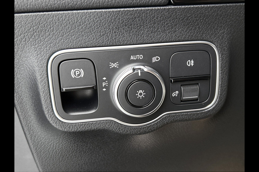 Mercedes-Benz EQA 250+ Business Solution AMG 71 kWh | Trekhaak | Nightpakket | Premium pakket | Parkeerpakket met 360°-camera | EASY PACK achterklep | KEYLESS-GO comfort pakket | Head-up display | Dodehoekassistent | Sfeerverlichting |