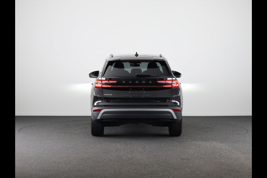 Škoda Kodiaq Business Edition m-HEV 1.5 TSI 150 pk 7 versn. DSG | Trekhaak | Comfort Pakket | Dynamic Chassis Control | Winter Pakket | Parkeer pakket | 18 inch lichtmetalen velgen | Ligh & View