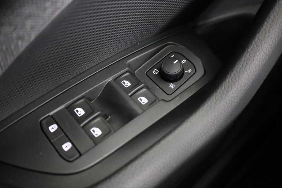 Škoda Kodiaq Business Edition m-HEV 1.5 TSI 150 pk 7 versn. DSG | Trekhaak | Comfort Pakket | Dynamic Chassis Control | Winter Pakket | Parkeer pakket | 18 inch lichtmetalen velgen | Ligh & View