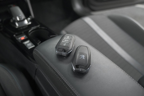 Peugeot 208 PureTech 100 EAT8 Allure | Camera | Apple Carplay | Navigatie | Parkeersensoren