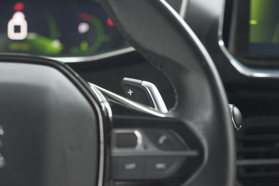 Peugeot 208 PureTech 100 EAT8 Allure | Camera | Apple Carplay | Navigatie | Parkeersensoren