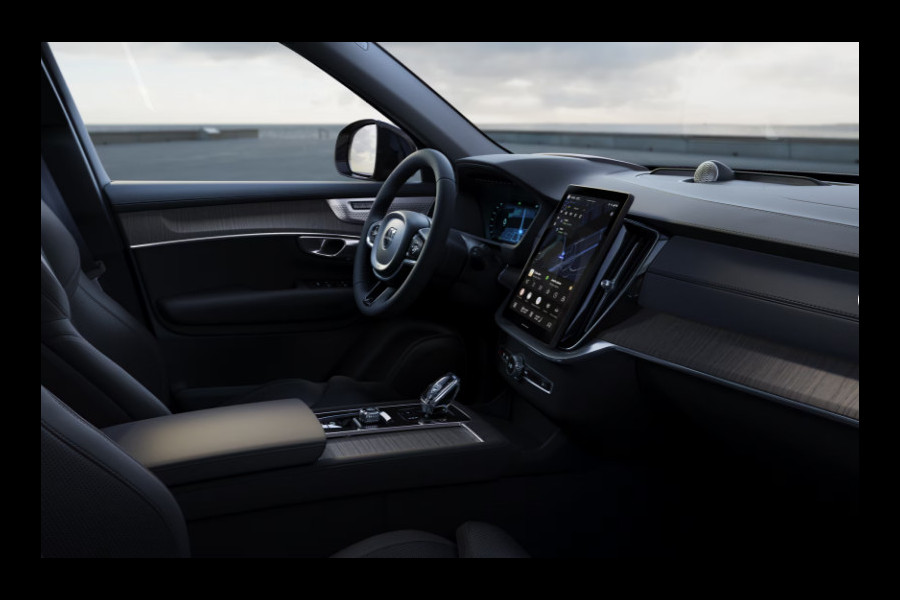 Volvo XC90 2.0 T8 Plug-in hybrid AWD Ultra Dark Luchtvering / Bowers & Wilkins / Stoelventilatie / Stoelmassage / Panoramadak / Gelamineerde ruiten rondom / Apple carplay / Adaptive cruise control / 22" lichtmetalen velgen /