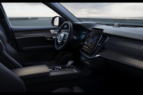 Volvo XC90 2.0 T8 Plug-in hybrid AWD Ultra Dark Luchtvering / Bowers & Wilkins / Stoelventilatie / Stoelmassage / Panoramadak / Gelamineerde ruiten rondom / Apple carplay / Adaptive cruise control / 22" lichtmetalen velgen /