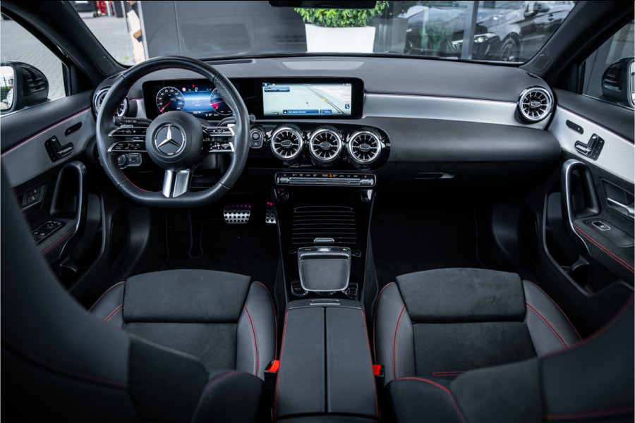 Mercedes-Benz A-Klasse A180 AMG Line - Panorama | Memory | Burmester | 360 Camera | Elek. Trekhaak